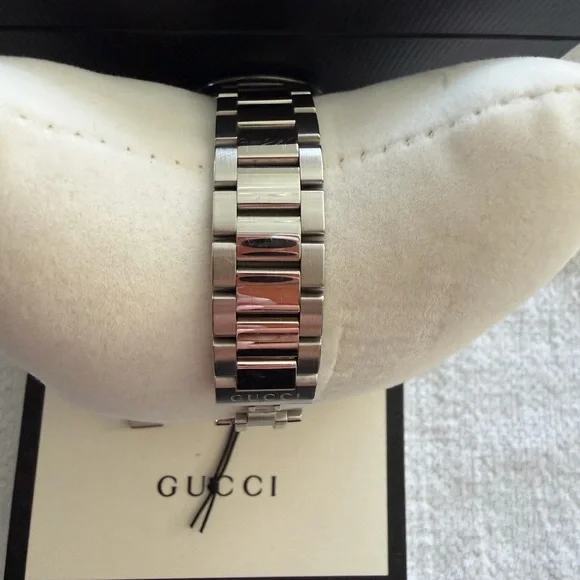 Gucci watch for sale with diamonds!!! - Picture 11 of 11